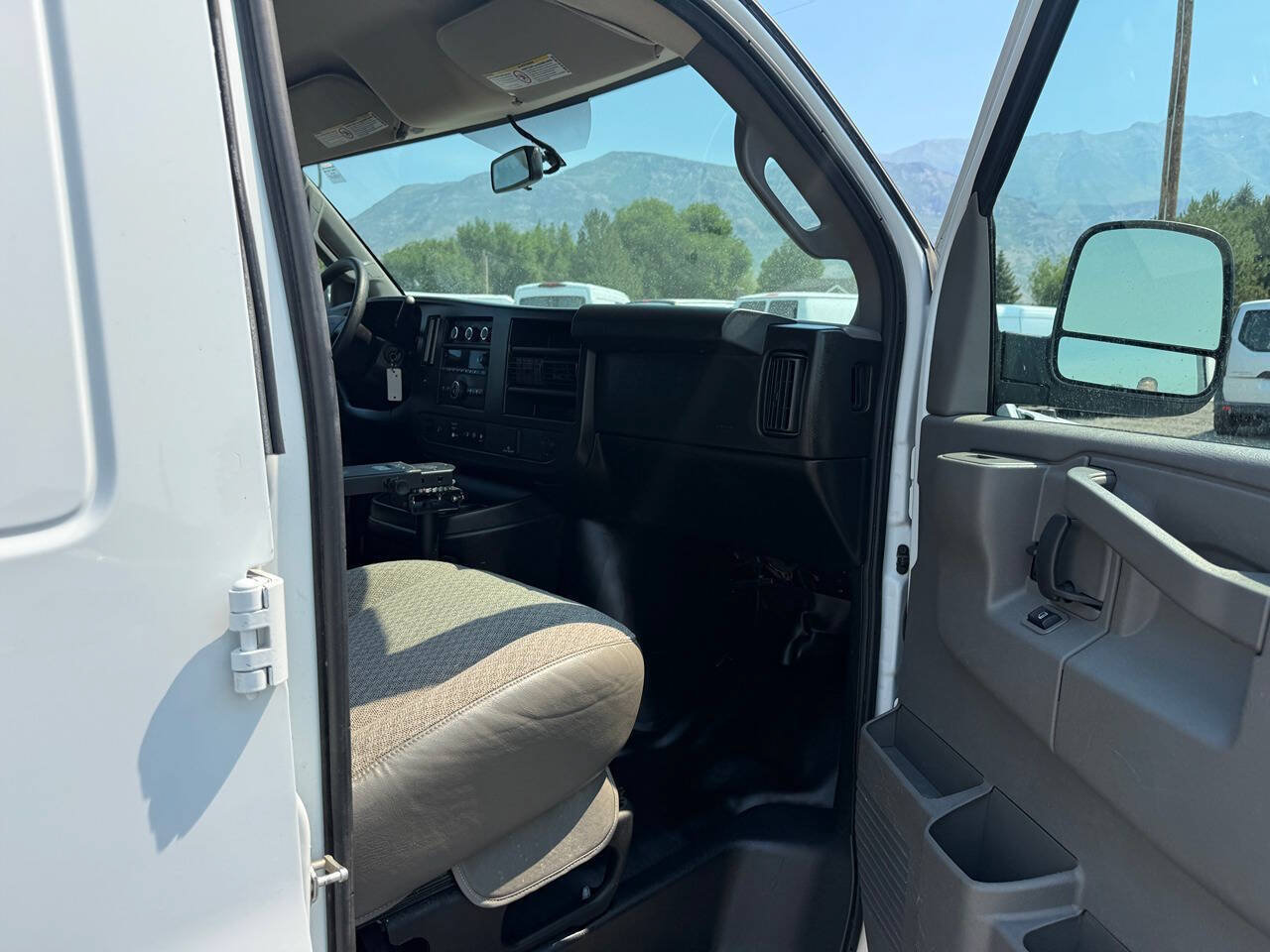 Used 2021 Chevrolet Express 2500 RWD image 16