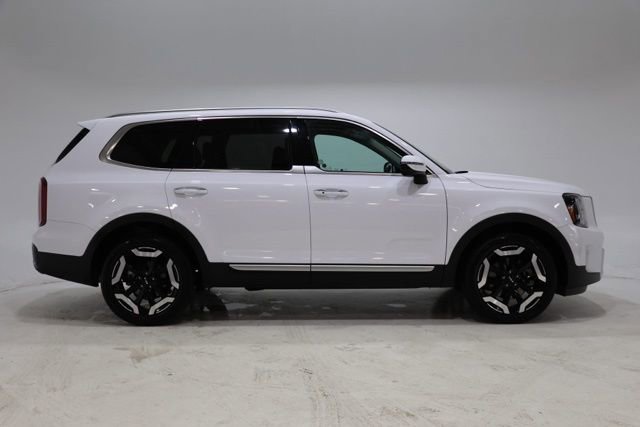 Used 2025 Kia Telluride S FWD image 9