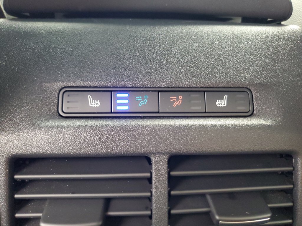 Used 2026 Land Rover Discovery Sport Landmark AWD/4WD image 32