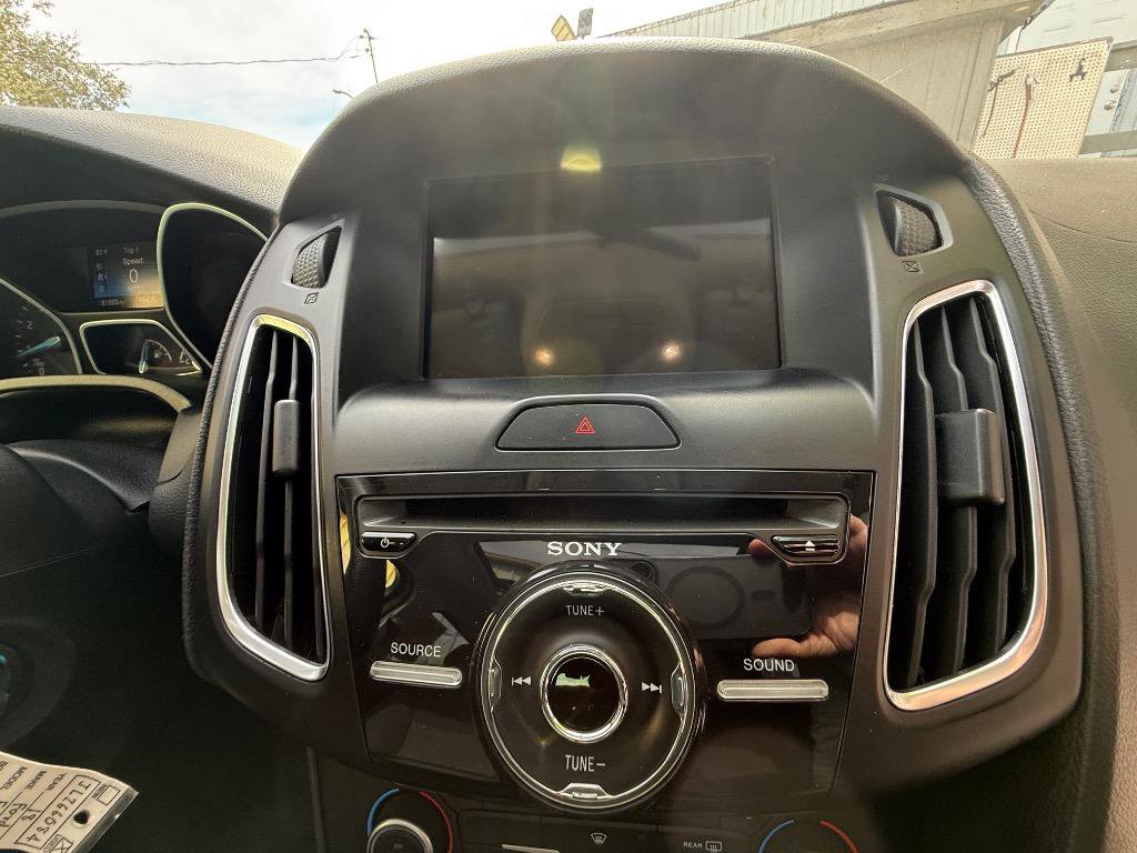 Used 2018 Ford Focus SEL image 10