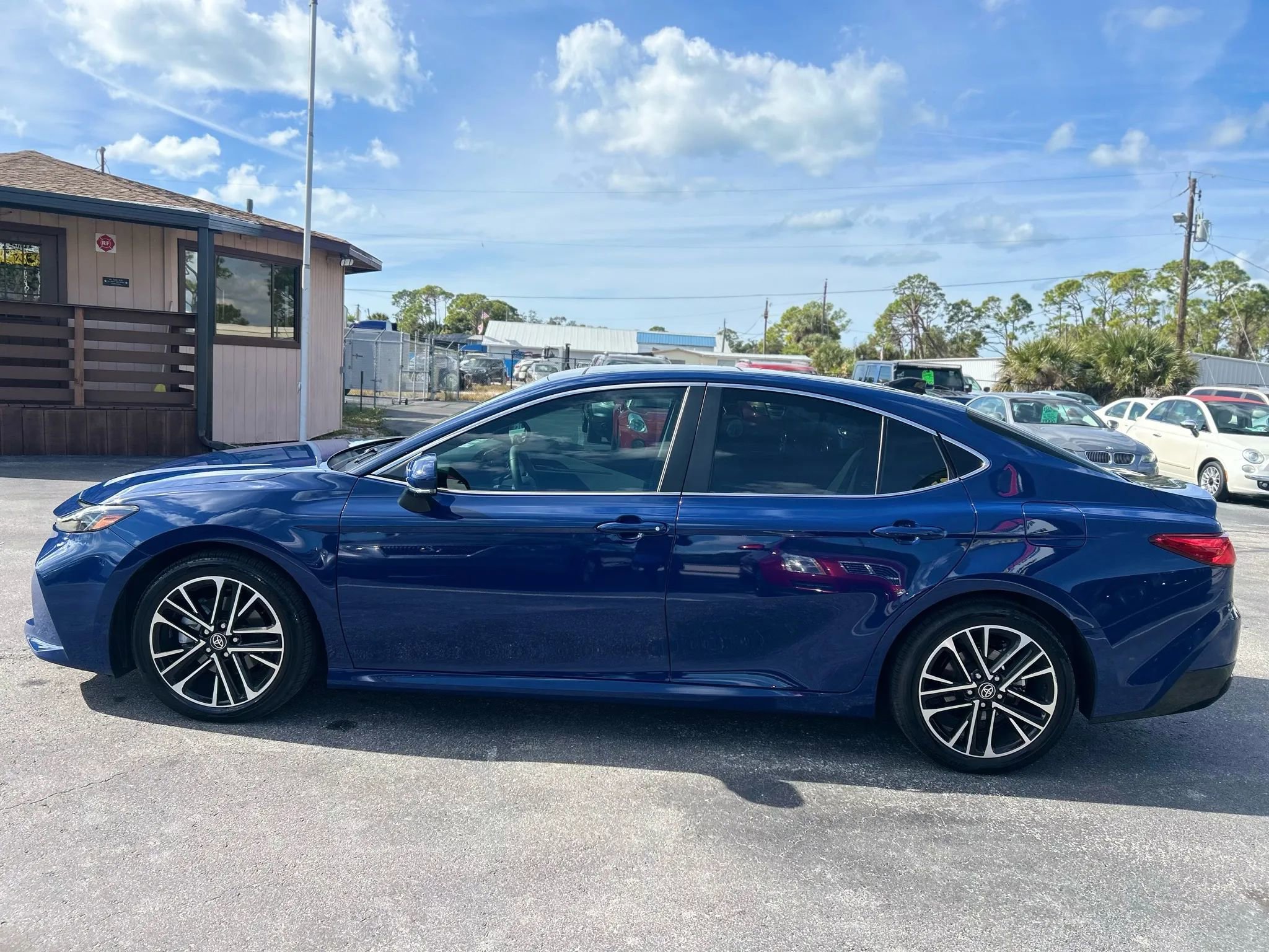 Used 2025 Toyota Camry XLE image 8