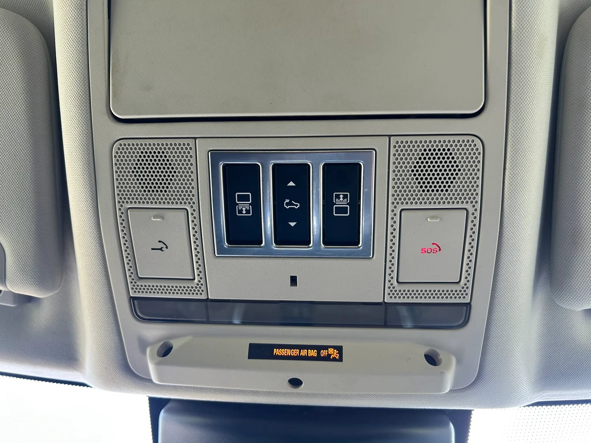 Used 2018 Land Rover Discovery HSE AWD/4WD image 31