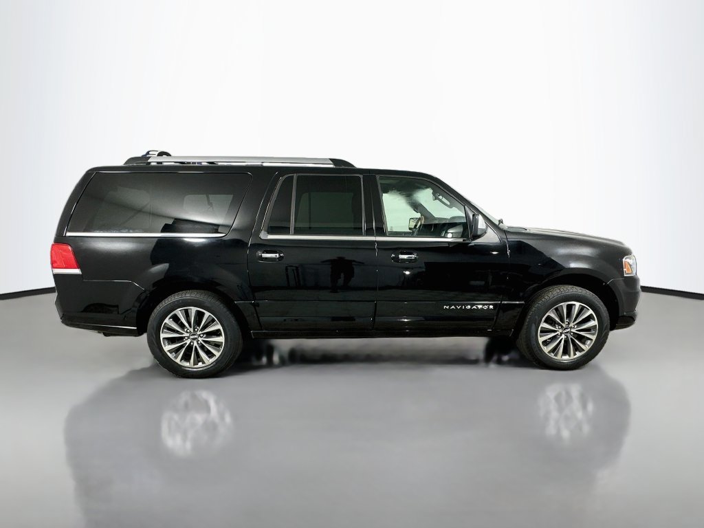 Used 2017 Lincoln Navigator L Select RWD image 9