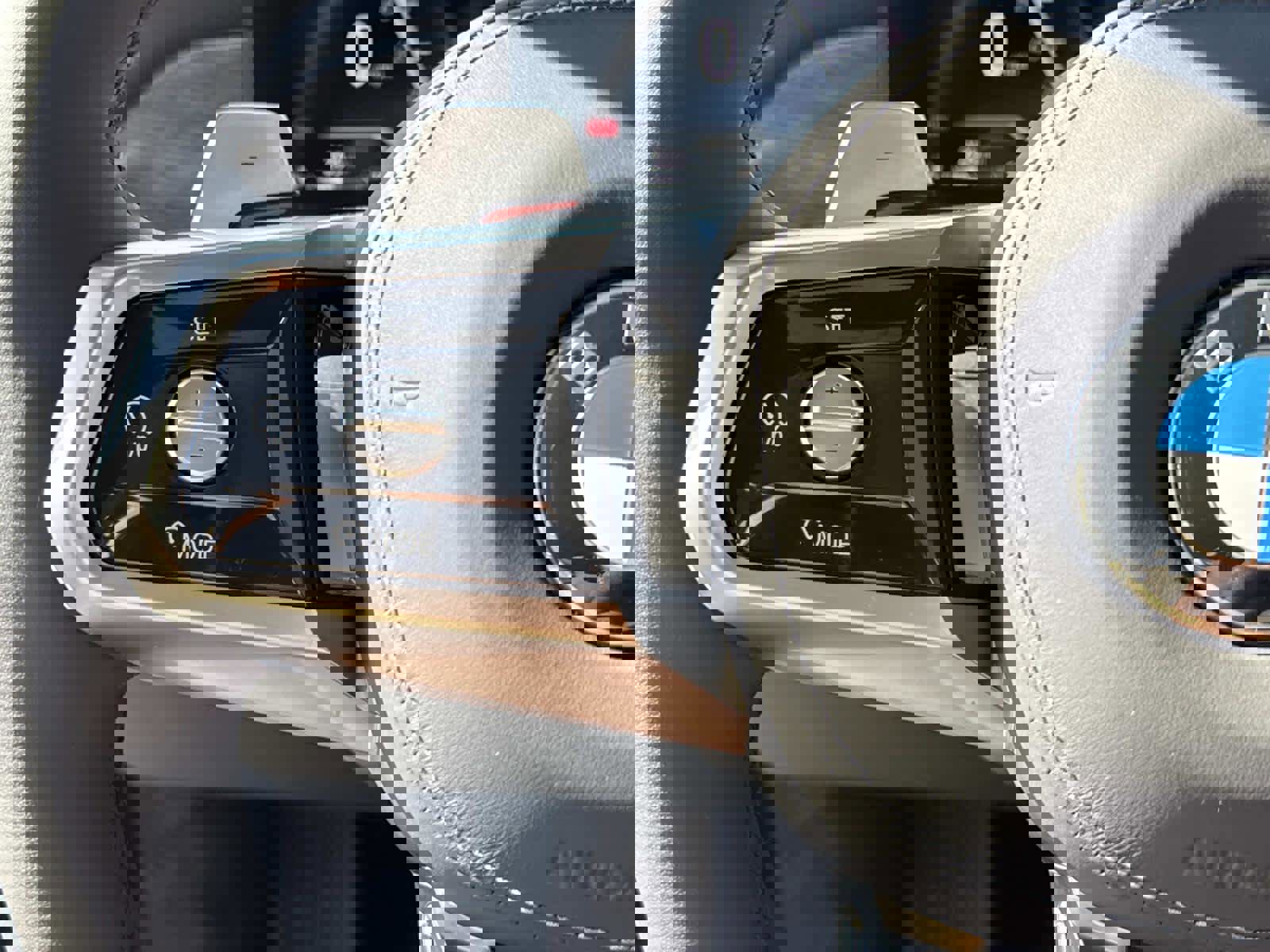 Certified 2025 BMW 760i xDrive w/ Executive Package image 22