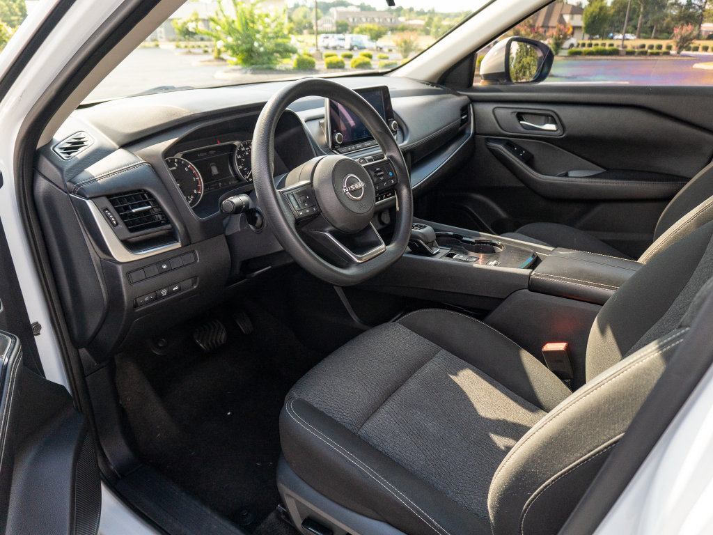 Used 2024 Nissan Rogue SV FWD image 11
