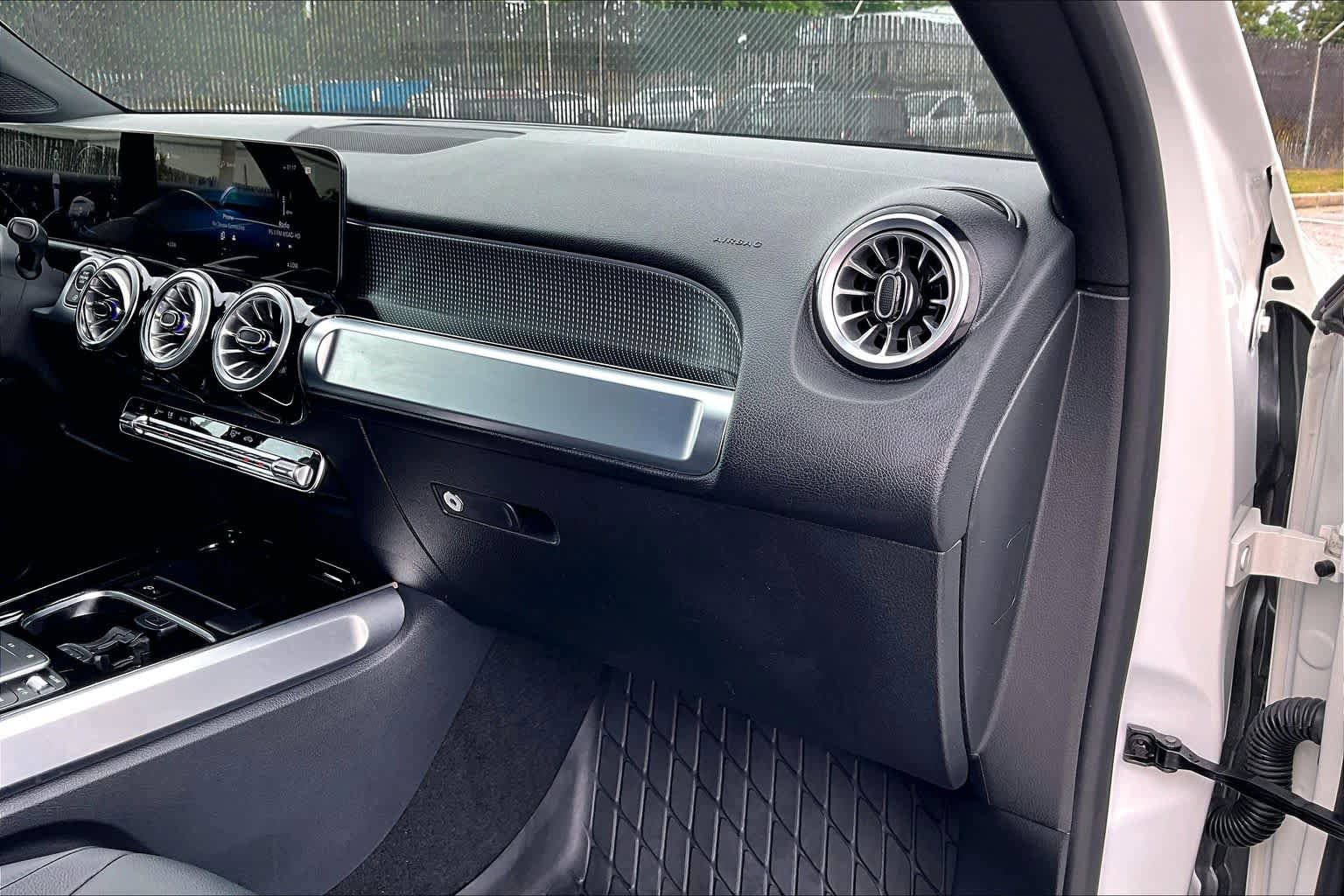 Used 2022 Mercedes-Benz GLB 250 image 19