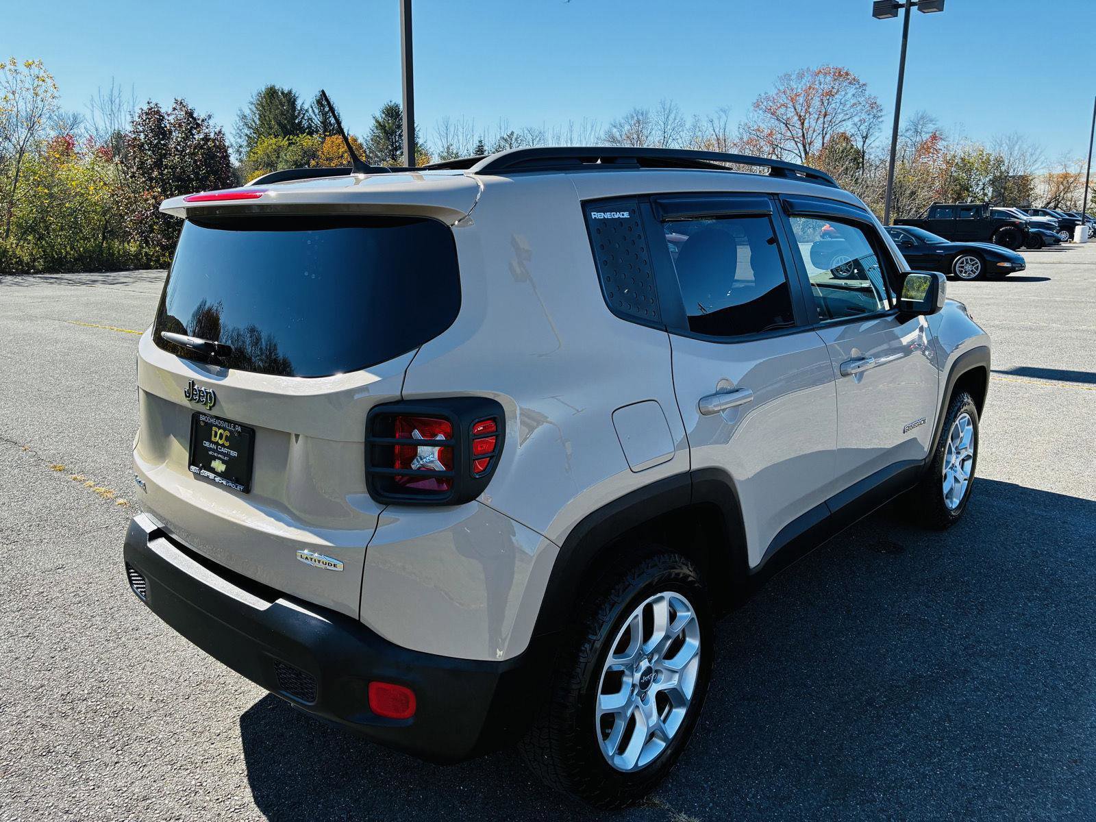Used 2016 Jeep Renegade Latitude image 8