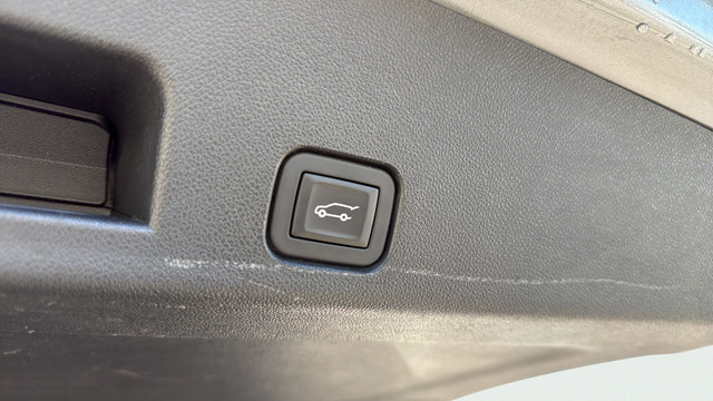 Used 2025 Chevrolet Traverse LT FWD image 10