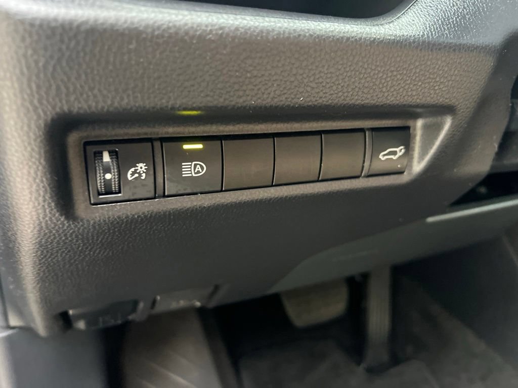 Used 2021 Toyota RAV4 XLE w/ Convenience Package FWD image 41