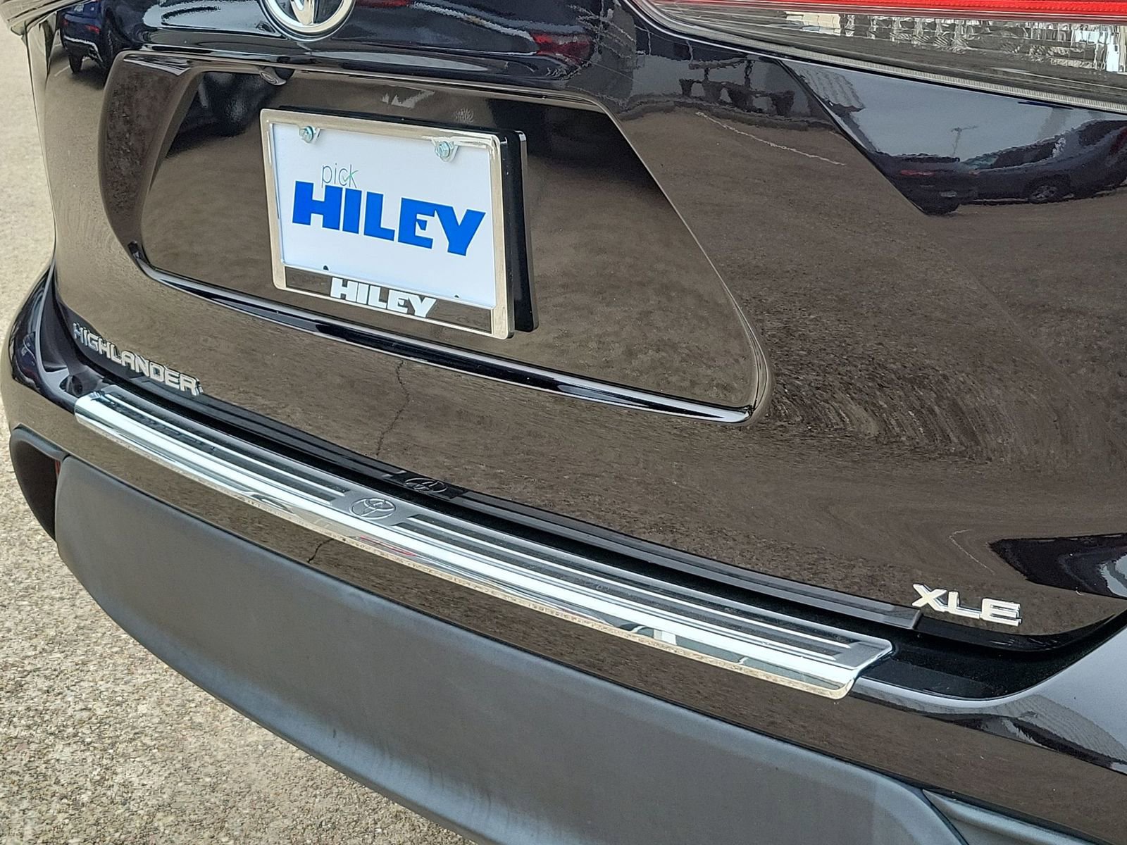 Used 2022 Toyota Highlander XLE FWD image 32