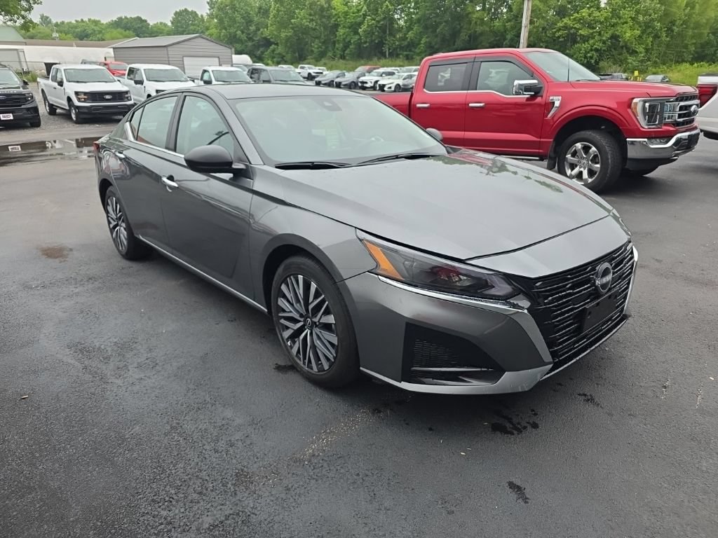 Used 2025 Nissan Altima 2.5 SV FWD image 5