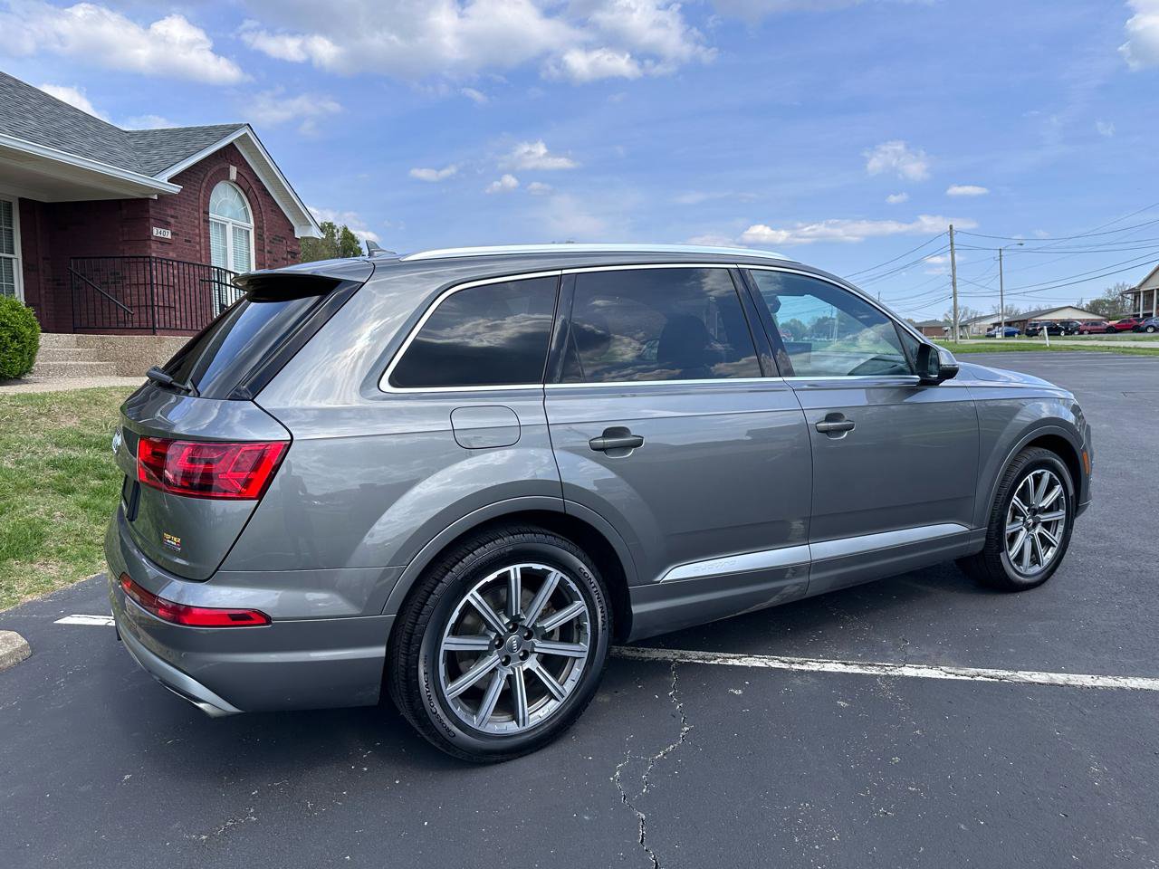 Used 2017 Audi Q7 2.0T Premium Plus w/ Premium Plus Package AWD/4WD image 9