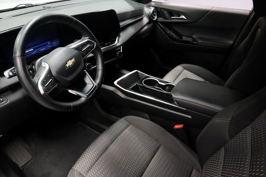 Used 2025 Chevrolet Equinox LT FWD image 24