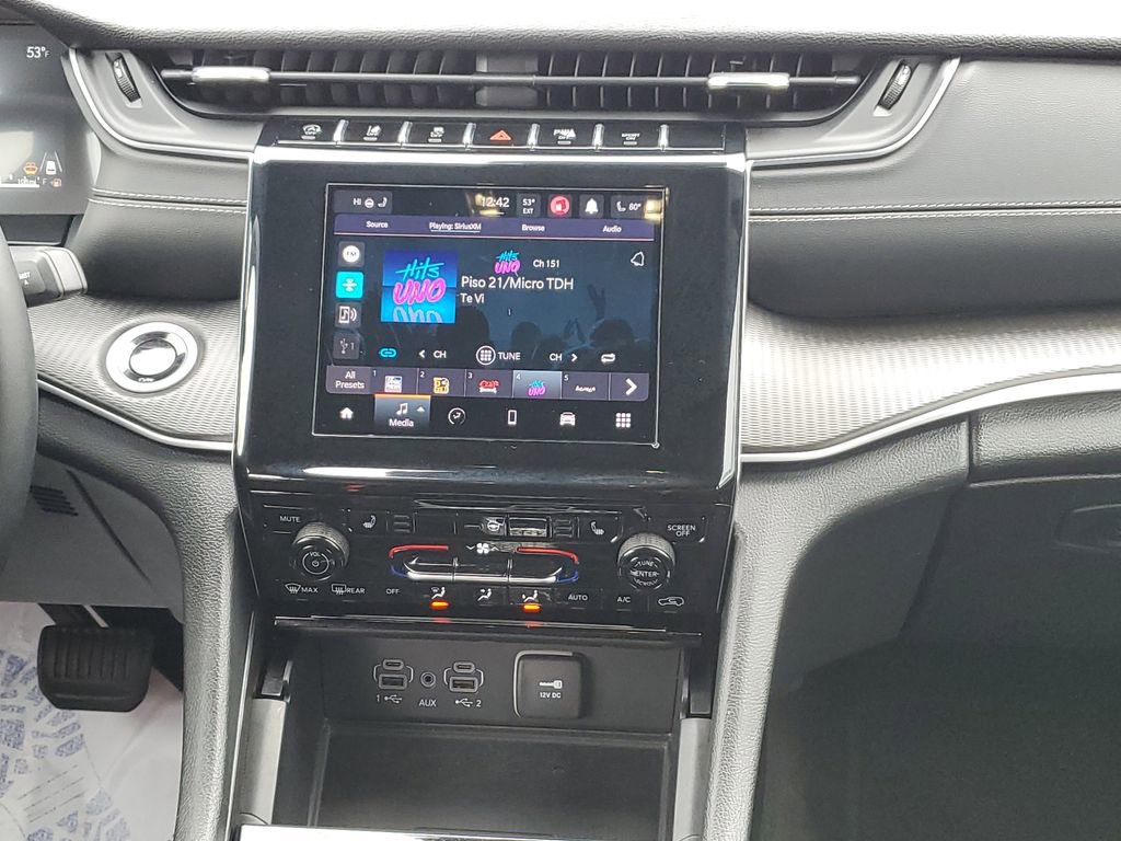 Used 2024 Jeep Grand Cherokee L Laredo image 30