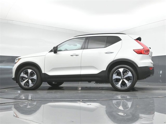 Used 2024 Volvo XC40 B5 Plus image 39