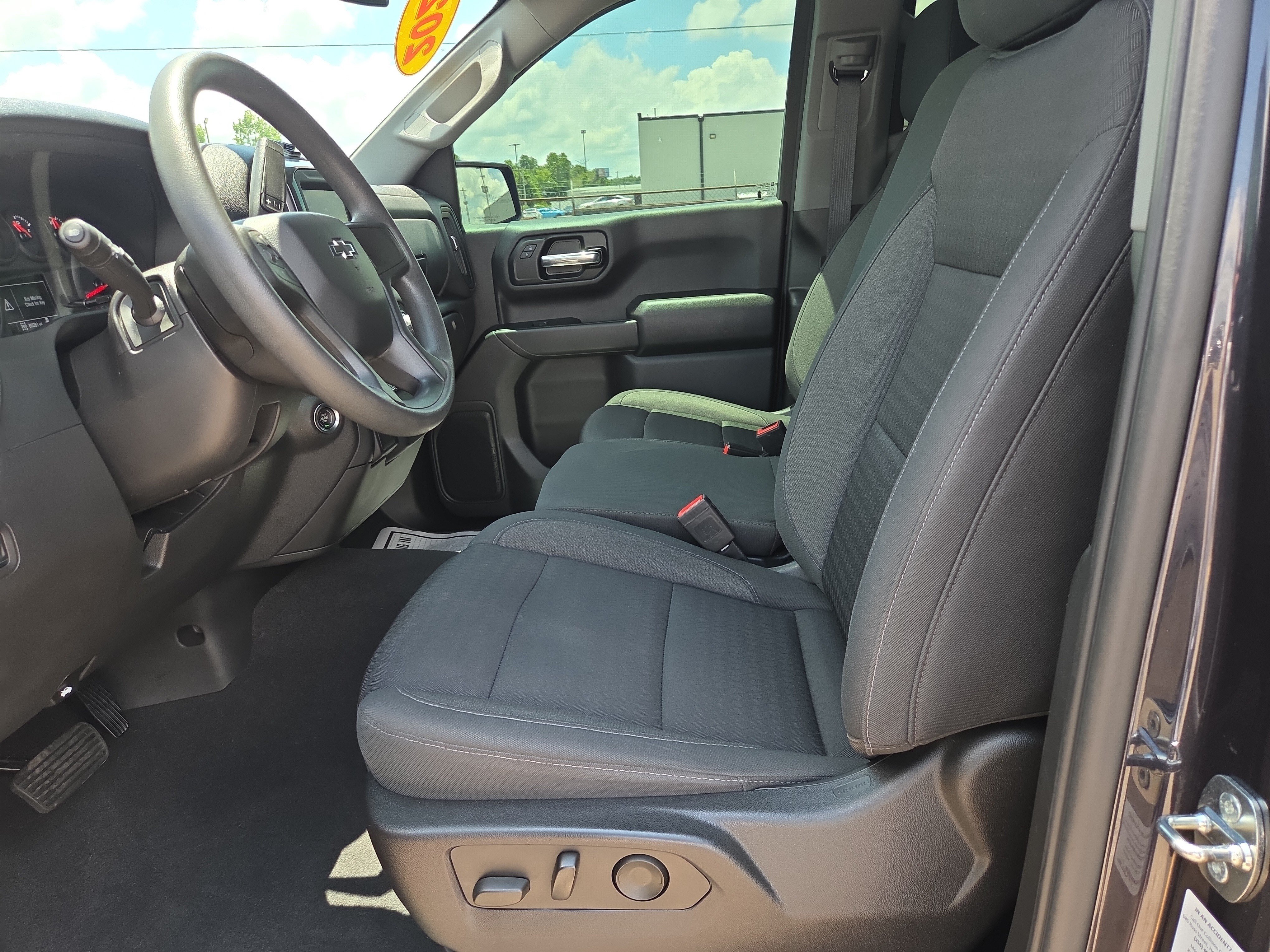 Used 2022 Chevrolet Silverado 1500 Custom Trail Boss w/ LPO, Dark Essentials Package AWD/4WD image 5