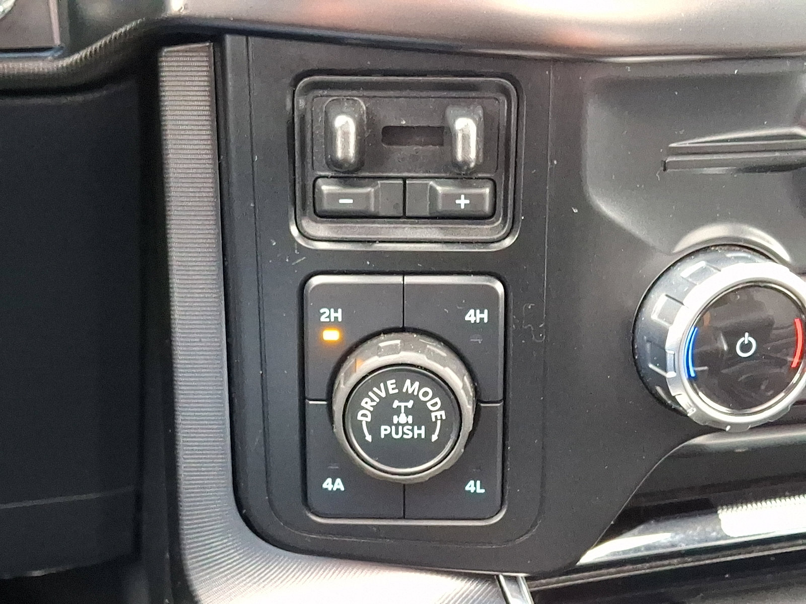 Certified 2023 Ford F150 Platinum w/ Equipment Group 701A High image 27