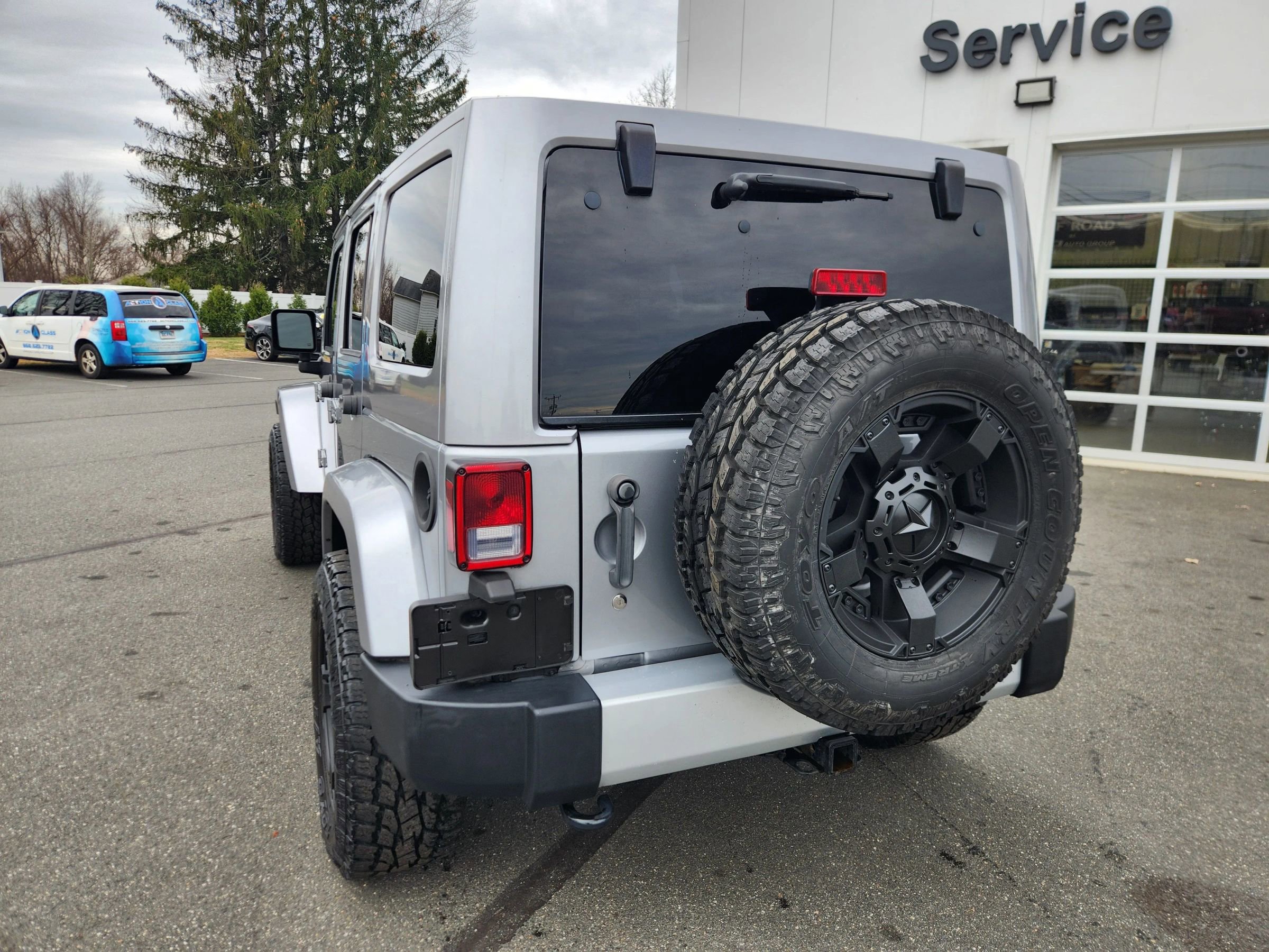 Used 2014 Jeep Wrangler Unlimited Sahara w/ Max Tow Package image 11