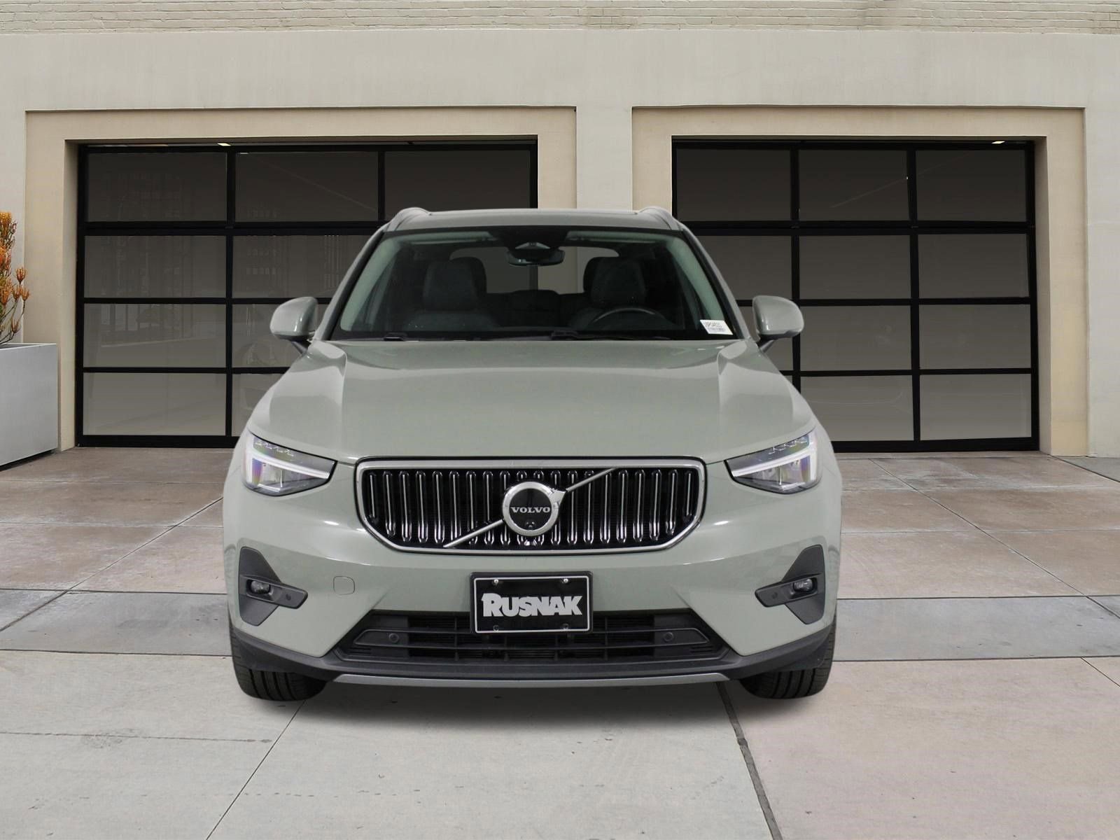 Certified 2025 Volvo XC40 B5 Plus image 6