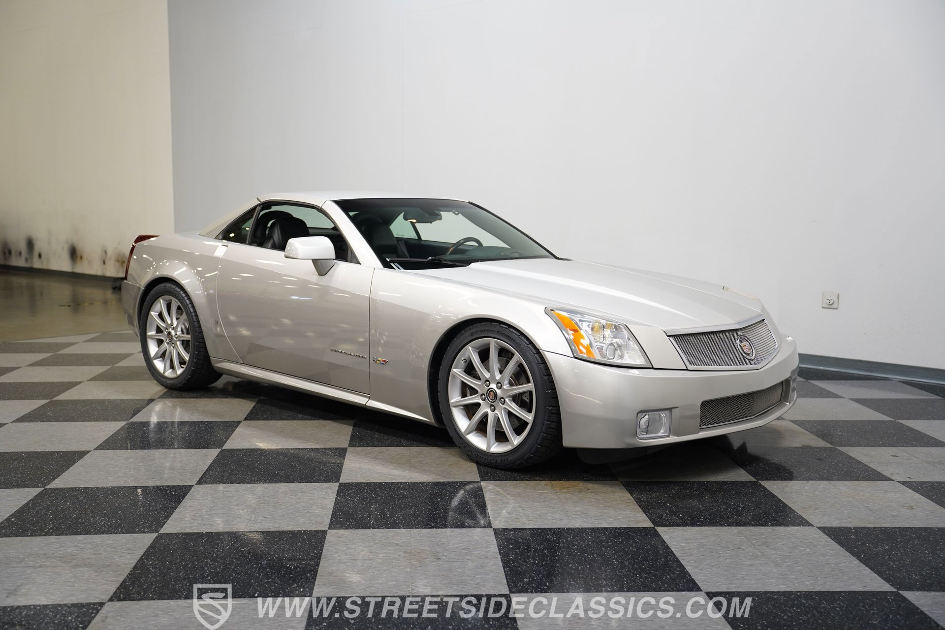 Used 2006 Cadillac XLR V image 16
