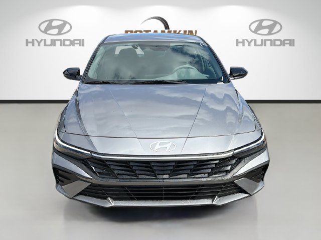 Certified 2026 Hyundai Elantra Sport FWD image 3