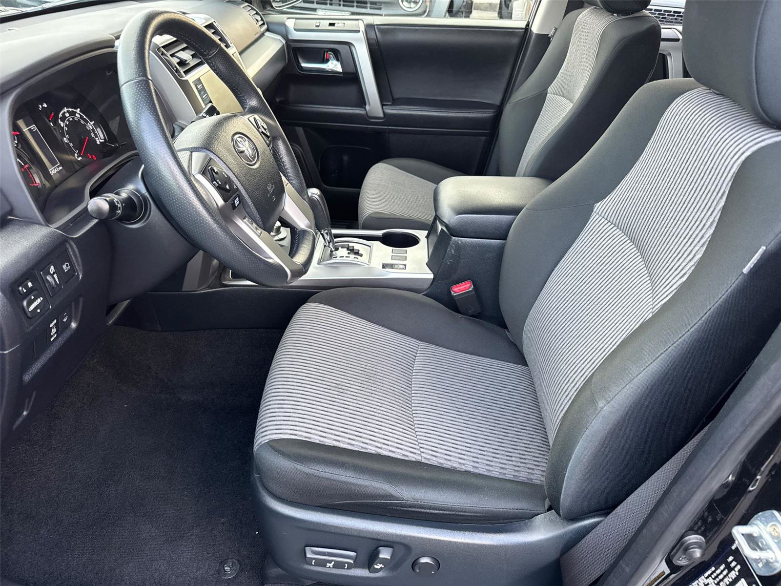 Used 2024 Toyota 4Runner SR5 AWD/4WD image 26