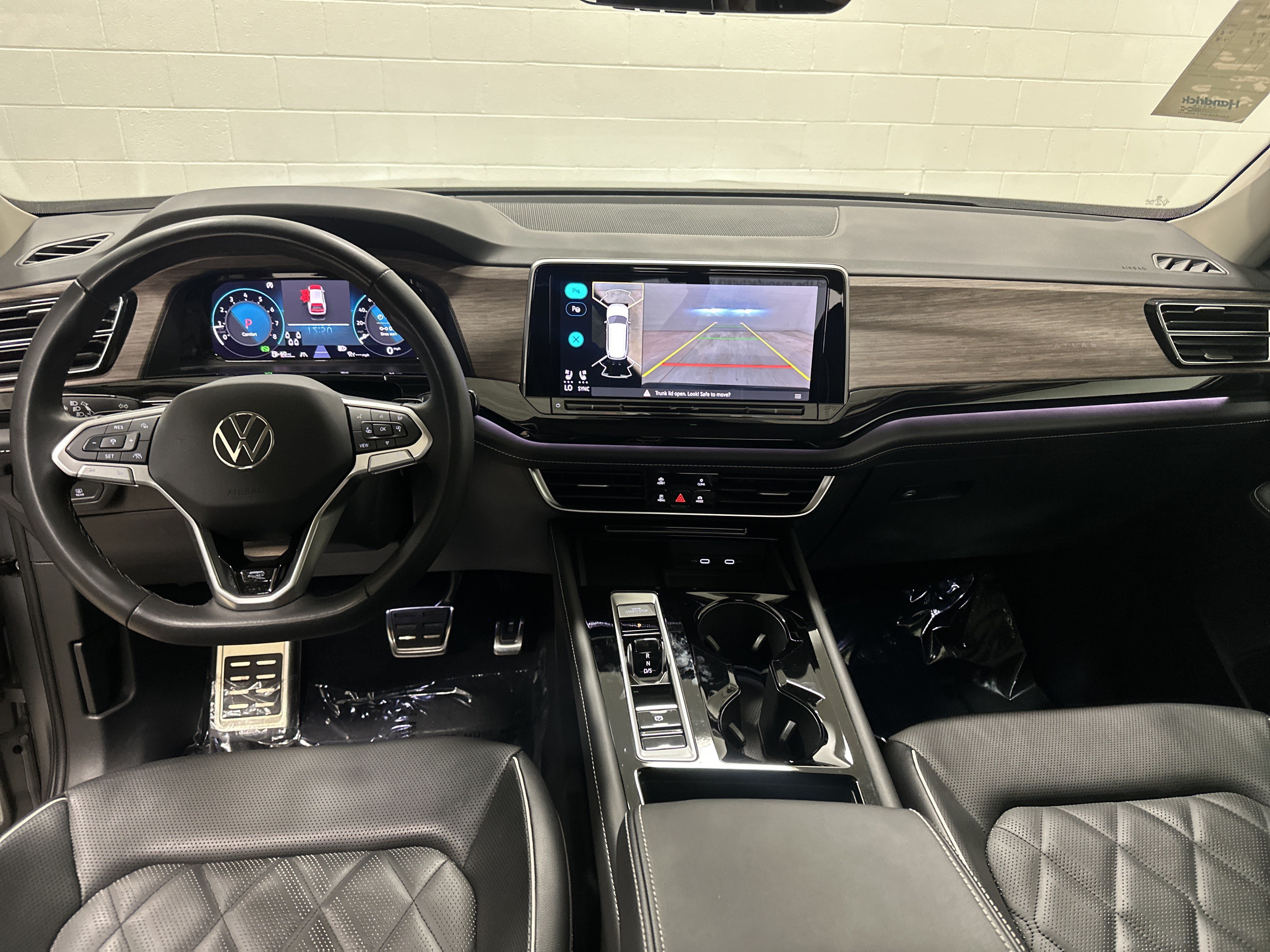 Used 2024 Volkswagen Atlas SEL Premium R-Line AWD/4WD image 29