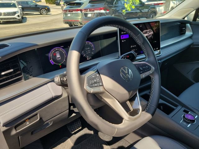 Certified 2025 Volkswagen Tiguan SE FWD image 19