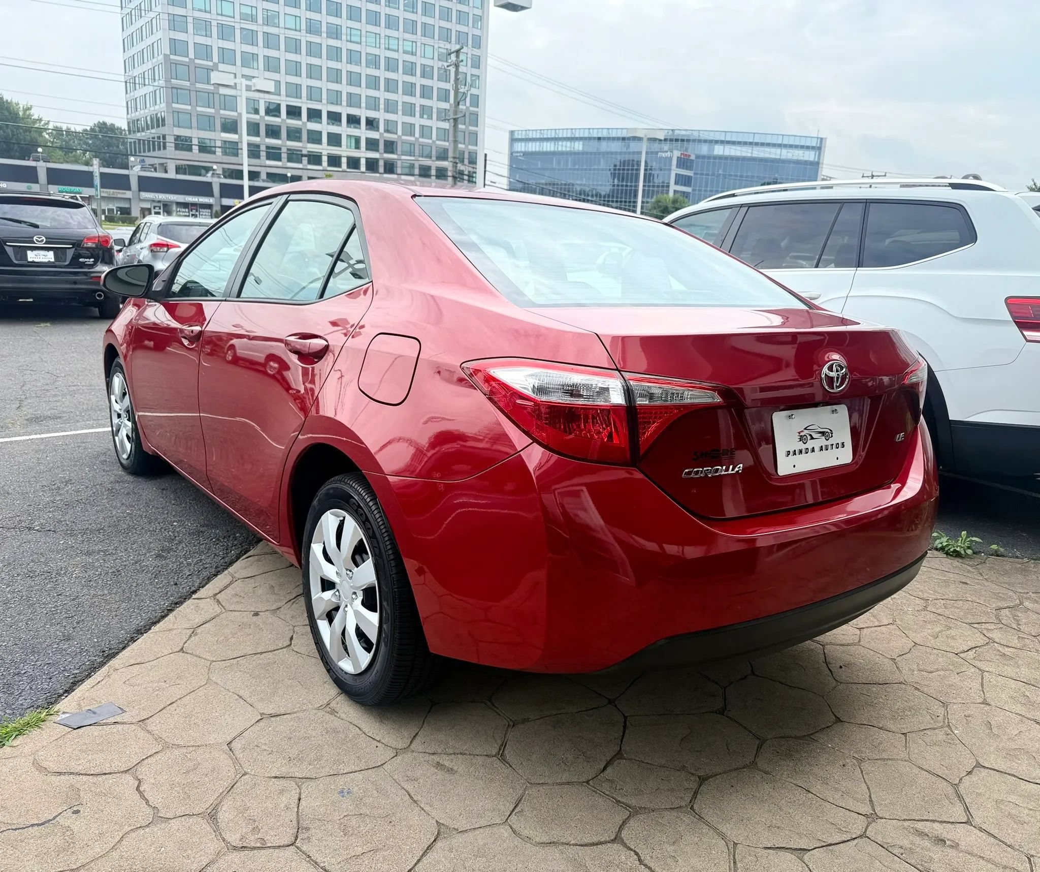 Used 2015 Toyota Corolla LE FWD image 5