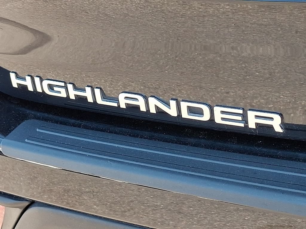 Used 2024 Toyota Highlander XLE AWD/4WD image 30
