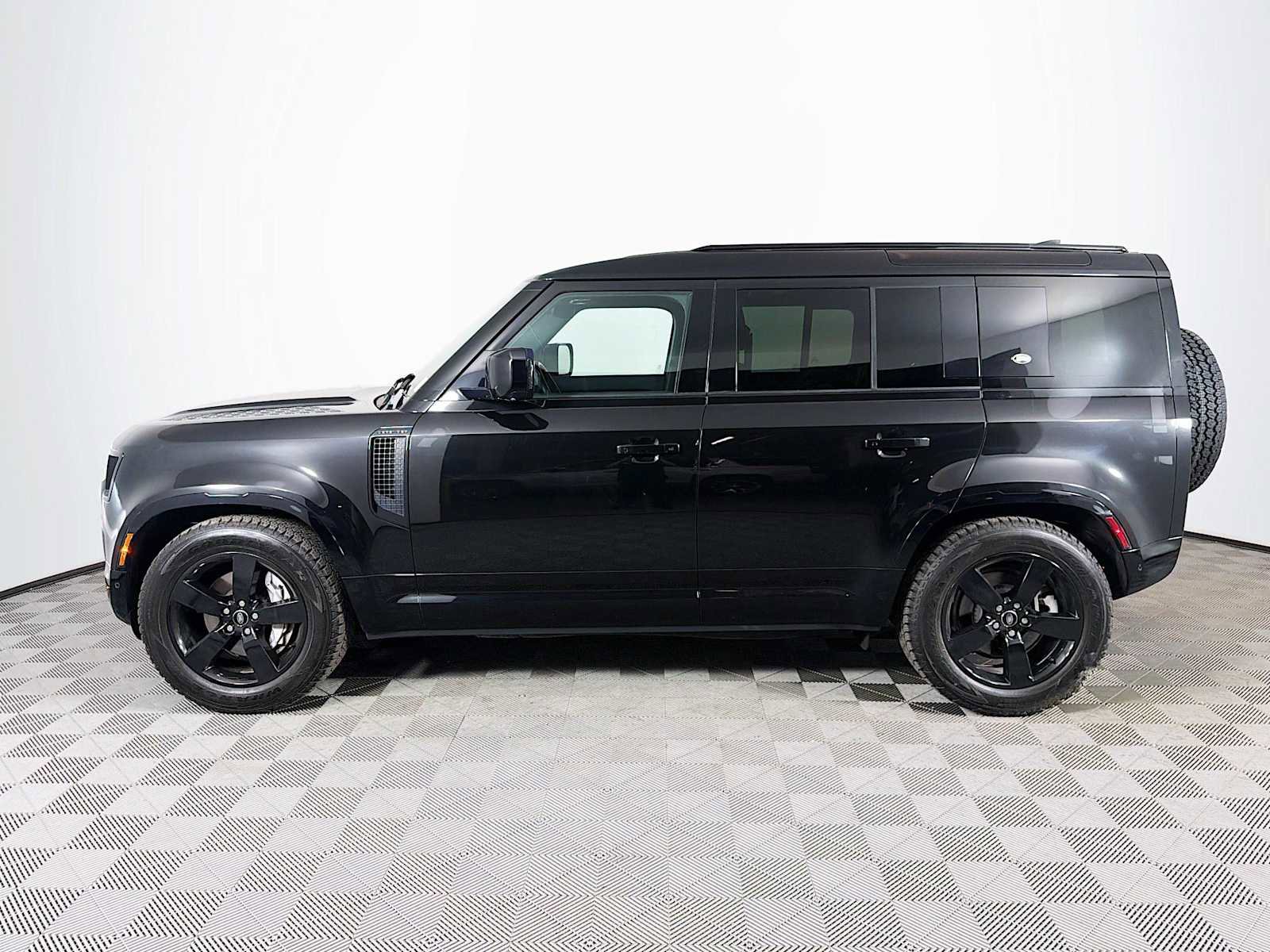 Used 2023 Land Rover Defender 110 X-Dynamic SE AWD/4WD image 8