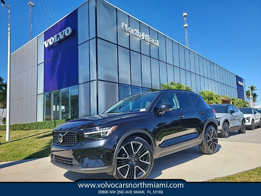 Used 2025 Volvo XC40 B5 Ultra image 1
