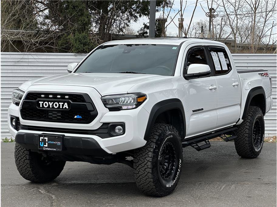 Used 2023 Toyota Tacoma TRD Off-Road w/ TRD Premium Off Road Package image 6