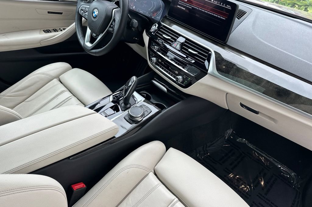 Used 2023 BMW 530i w/ Premium Package RWD image 16
