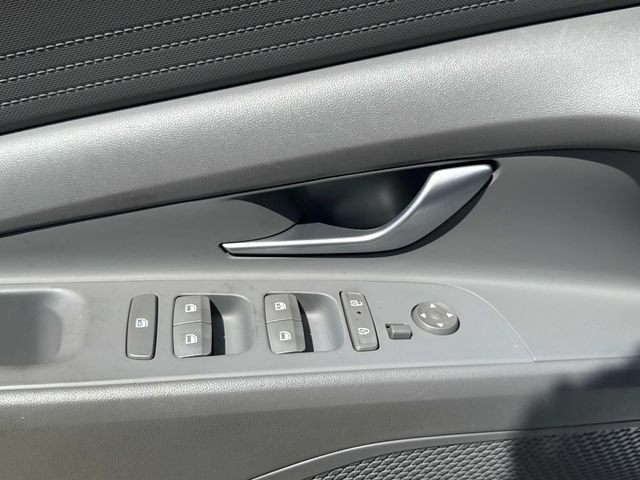 Used 2024 Hyundai Elantra SEL FWD image 25