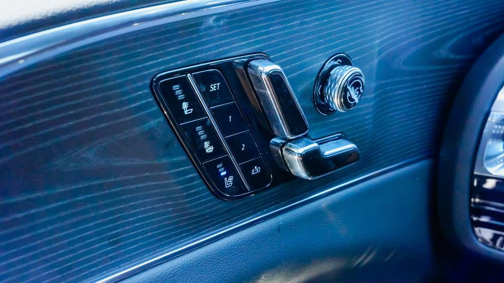 Certified 2024 Cadillac Lyriq Luxury RWD image 15