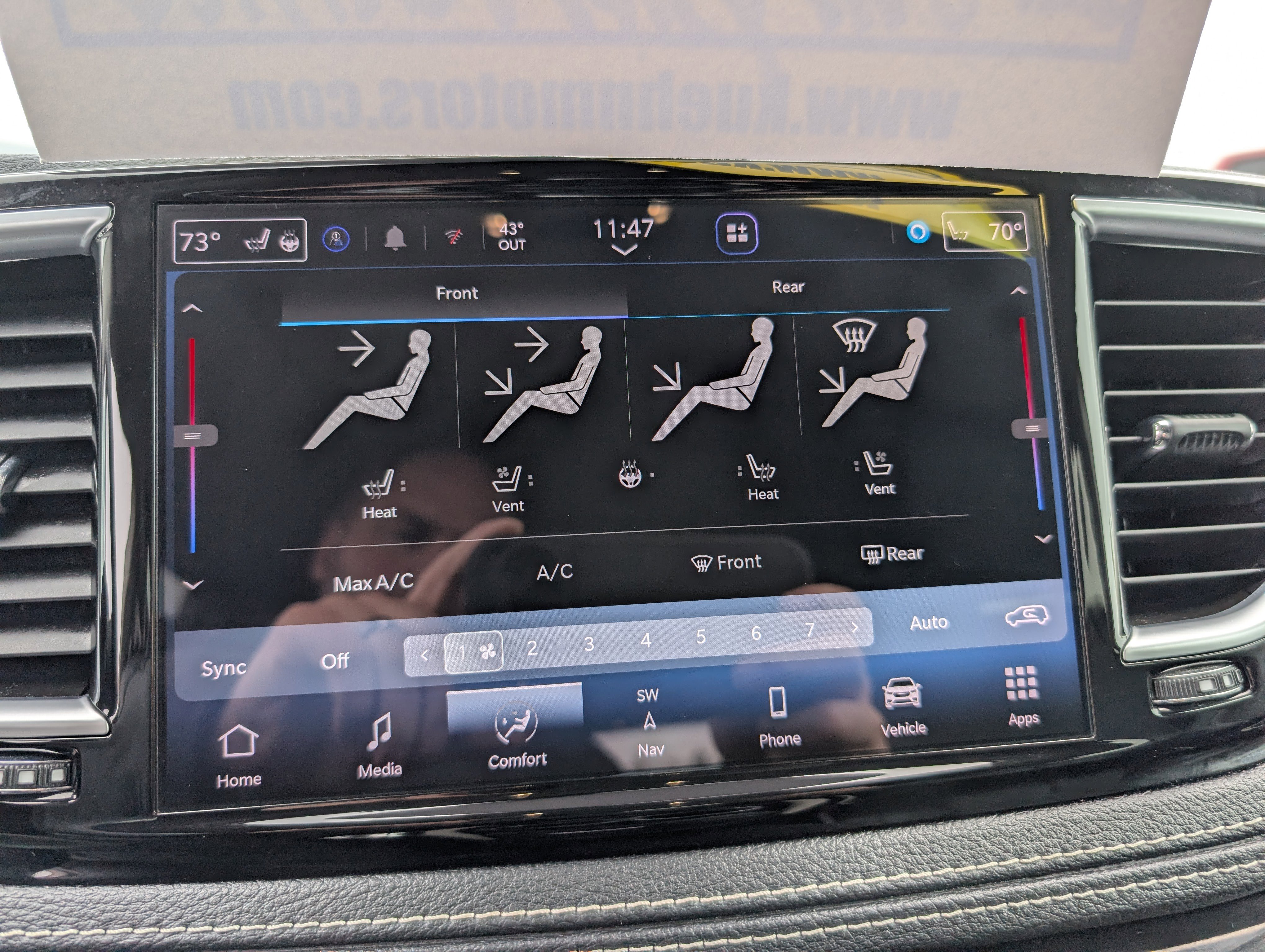 Used 2021 Chrysler Pacifica Limited w/ Uconnect Theater Family Group image 21