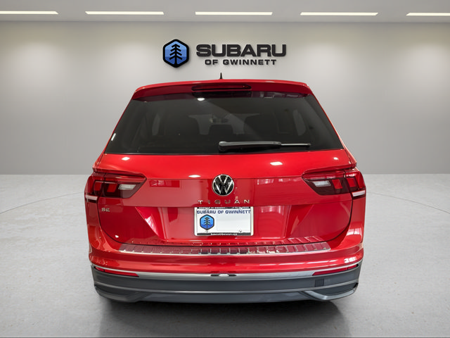 Used 2023 Volkswagen Tiguan SE w/ Panoramic Sunroof Package FWD image 4