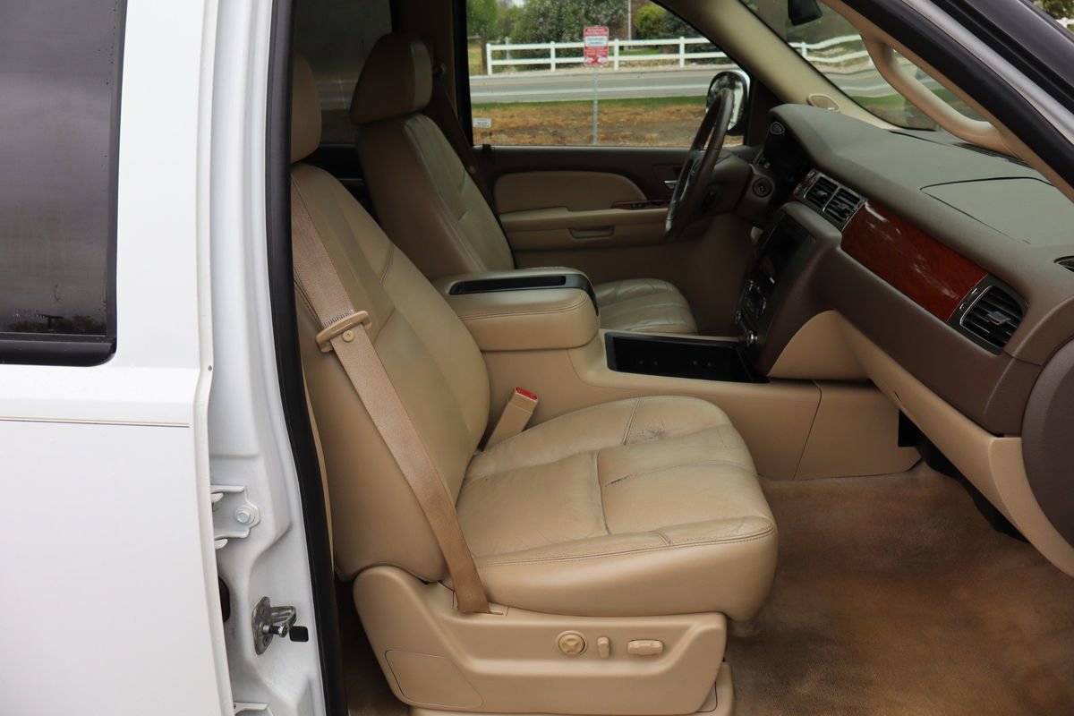 Used 2007 GMC Yukon SLT w/ SLT Preferred Equipment Group AWD/4WD image 24