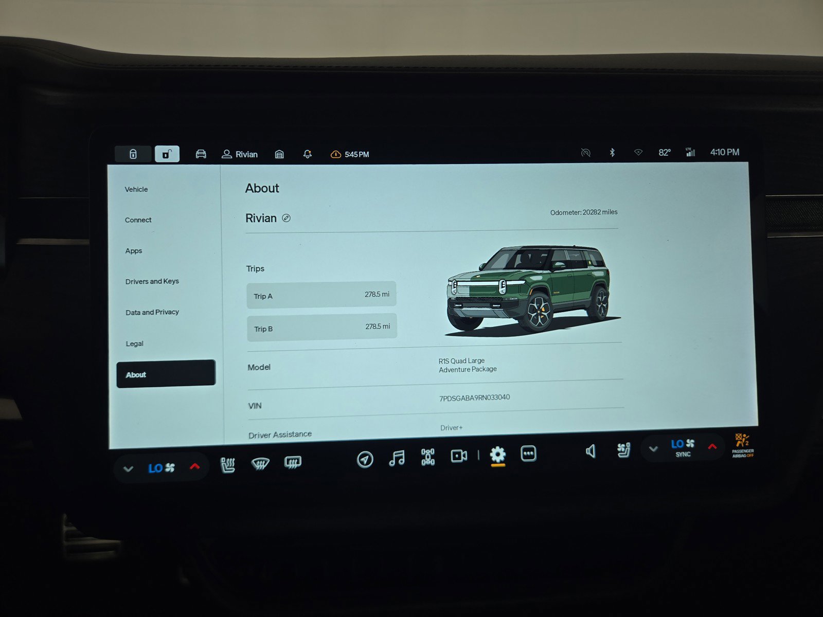 Used 2024 Rivian R1S Adventure image 29