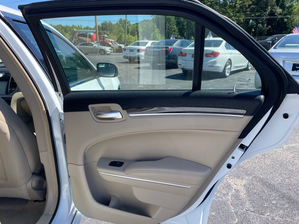 Used 2013 Chrysler 300 RWD image 18