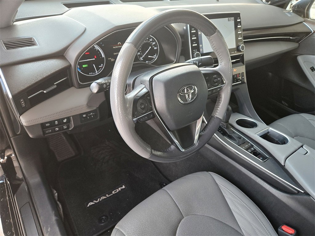 Used 2021 Toyota Avalon Limited image 11