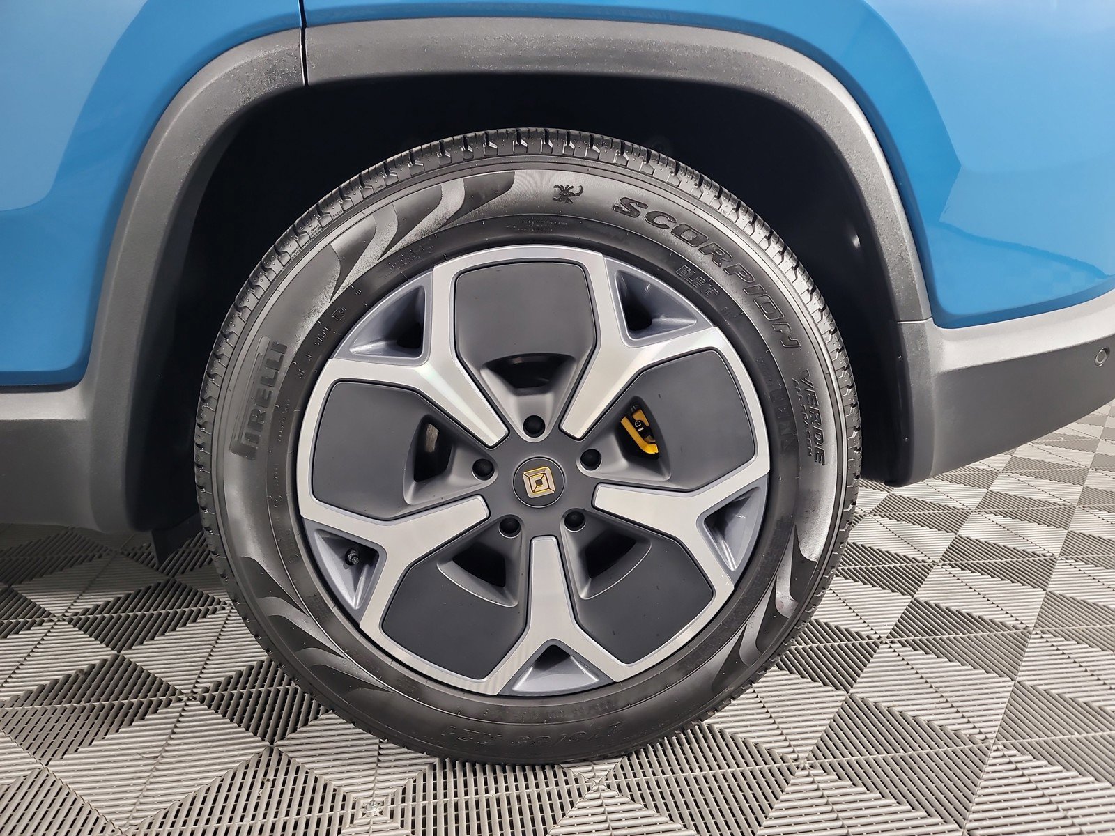 Used 2024 Rivian R1S Adventure AWD/4WD image 10