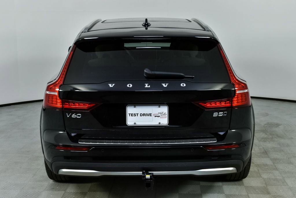 Certified 2024 Volvo V60 B5 Cross Country Plus image 31