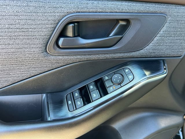 Used 2023 Nissan Rogue S FWD image 11