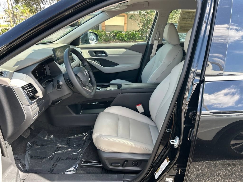 Certified 2025 Nissan Rogue SL FWD image 17