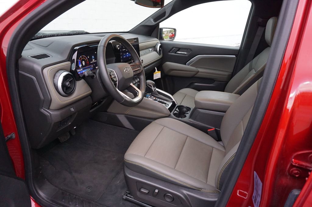Used 2025 Chevrolet Colorado ZR2 w/ Technology Package AWD/4WD image 9