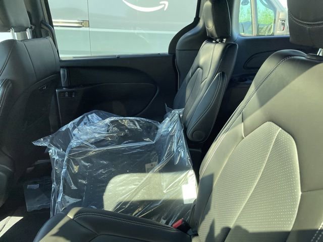 New 2026 Chrysler Pacifica Select image 17