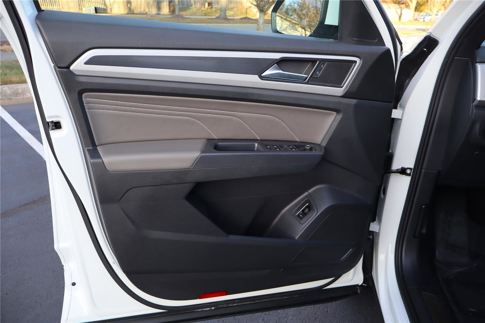 Used 2021 Volkswagen Atlas Cross Sport SE image 13