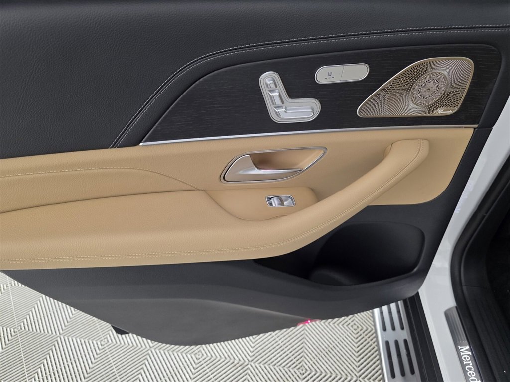 New 2026 Mercedes-Benz GLS 580 4MATIC image 12